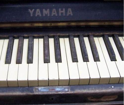 国产旧钢琴翻新视频,揭秘国产旧钢琴翻新全过程